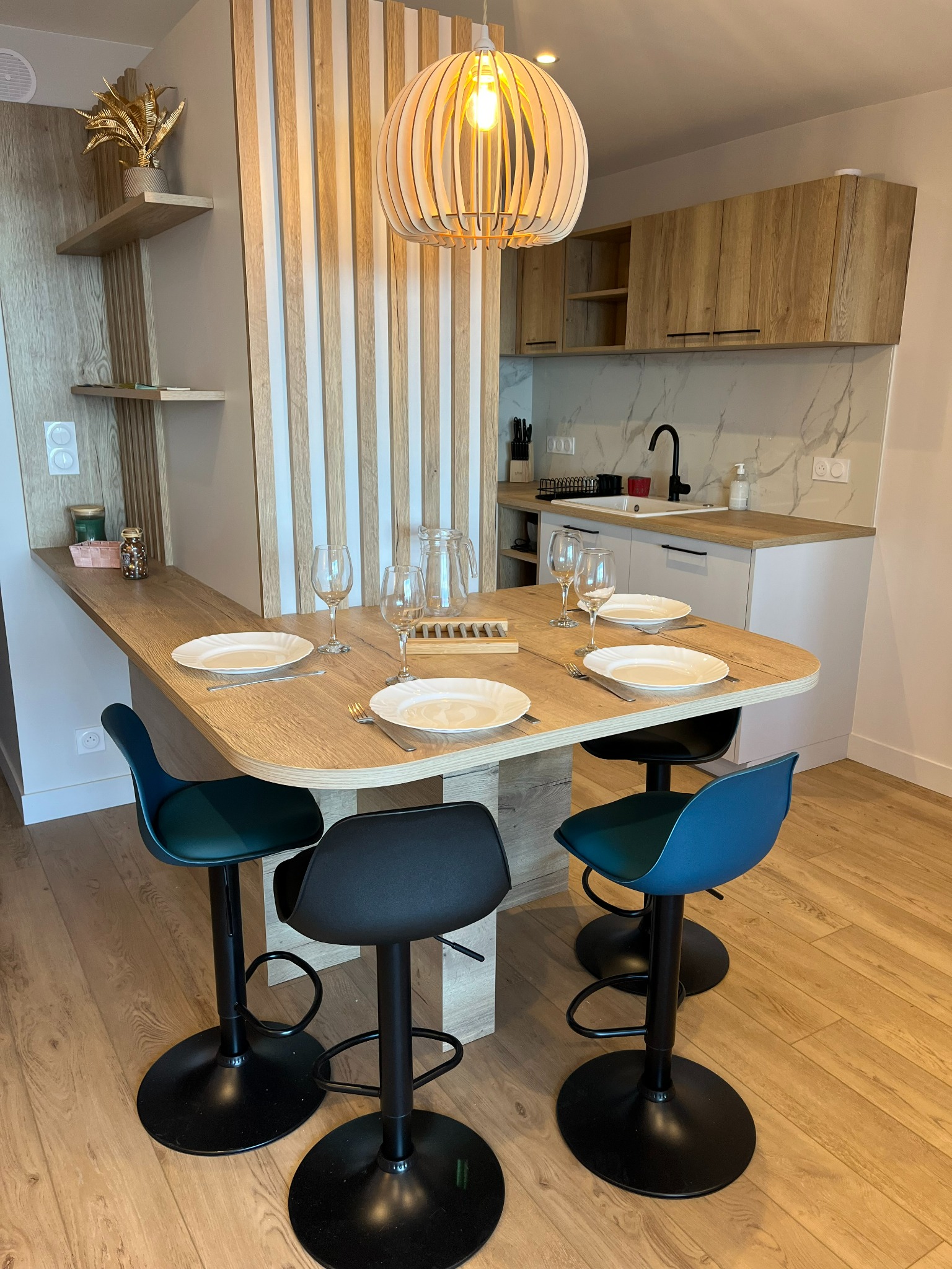 Espace repas pour quatre personnes